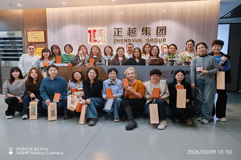 芳華悅己，逐光而行